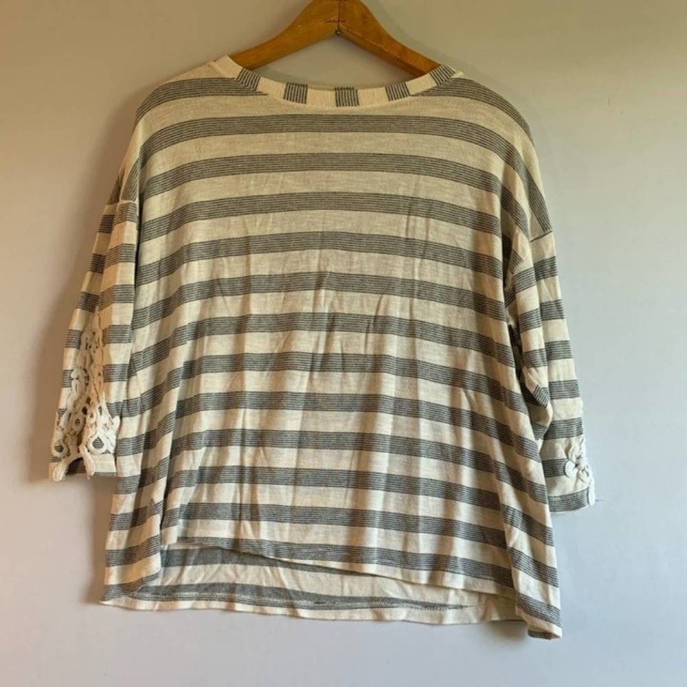 5/ $25 𝅺Cuesta Blanca oversized White black striped tee 40